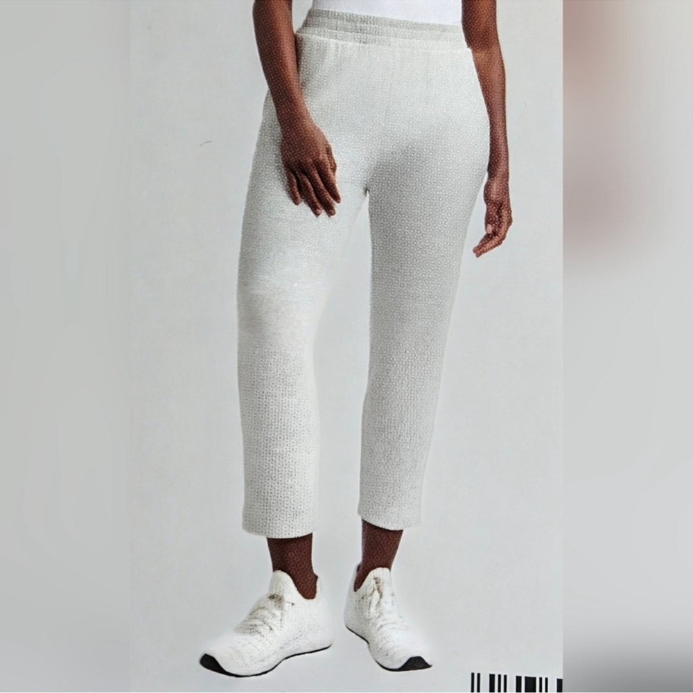 Danskin Luxe Retro Jogger Women's
GREY/ White Cropped Stretch Soft Pants size M